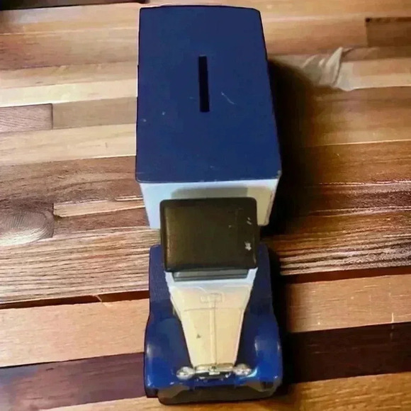 True Value Hardware VINTAGE 1991 10th Anniversary 1931 Hawkeye Truck Bank - Picture 2 of 4